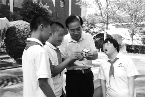 经过多年的发展变迁,如今,学校共有44名教师,百余名学生